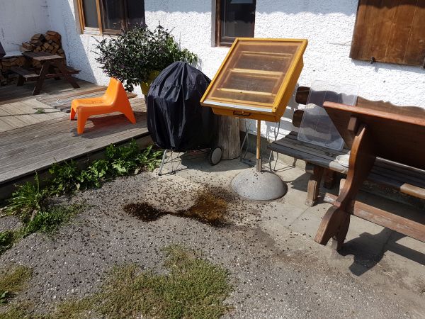 Räuberei am Sonnenwachsschmelzer